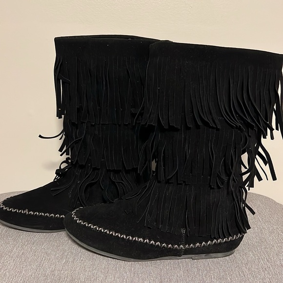 Avenue Tahoe Fringe Boots - Picture 3 of 7